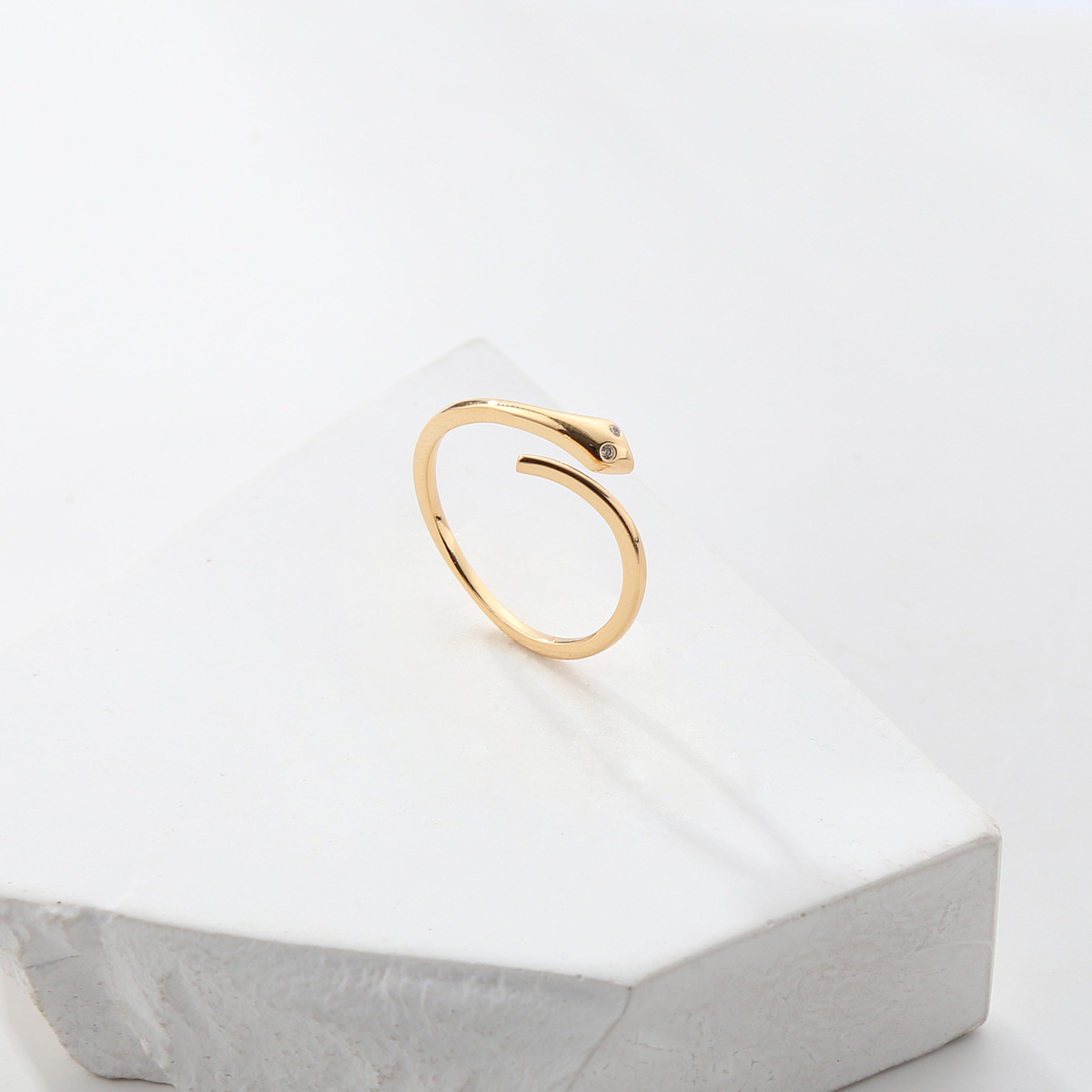 Simple Fashion Plated 18k Gold Snake-shaped Zircon Copper Ring display picture 1