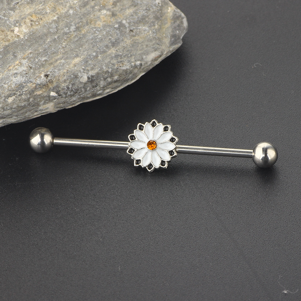 16G labret stud size and finish detail