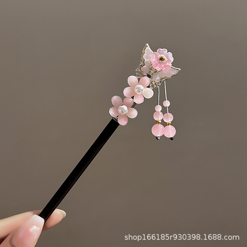 新中国式は黒檀の木のかんざしの古風瑠璃の花をまねて髪を配ります。|undefined