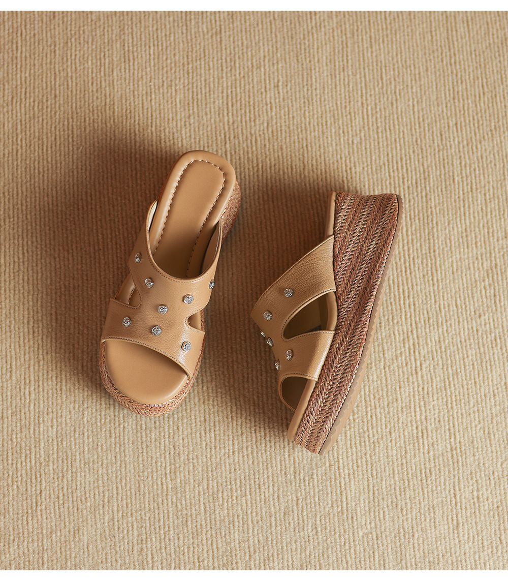 Dép sandal nữ đế dày da cừu họa tiết hoa — Trà sữa màu chi tiết 22