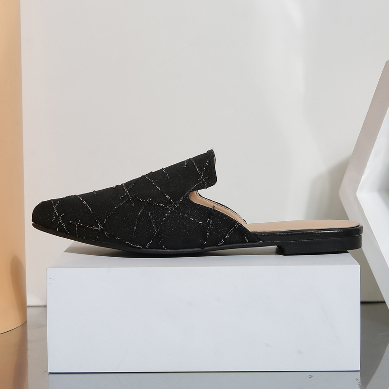 Damsandaler med bullhuvud och halvklackar bär en platt mullersko_voghion.com