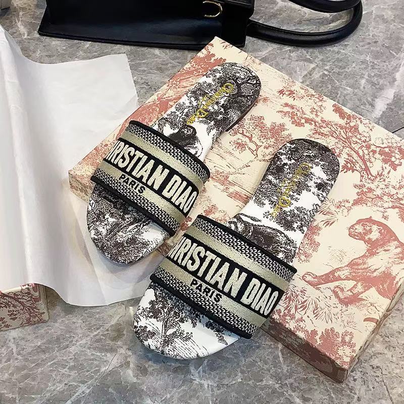 2025 primavera y verano nuevas zapatillas para mujeres con zapatillas de cuero plana en la moda d letras bordadas zapatillas frías