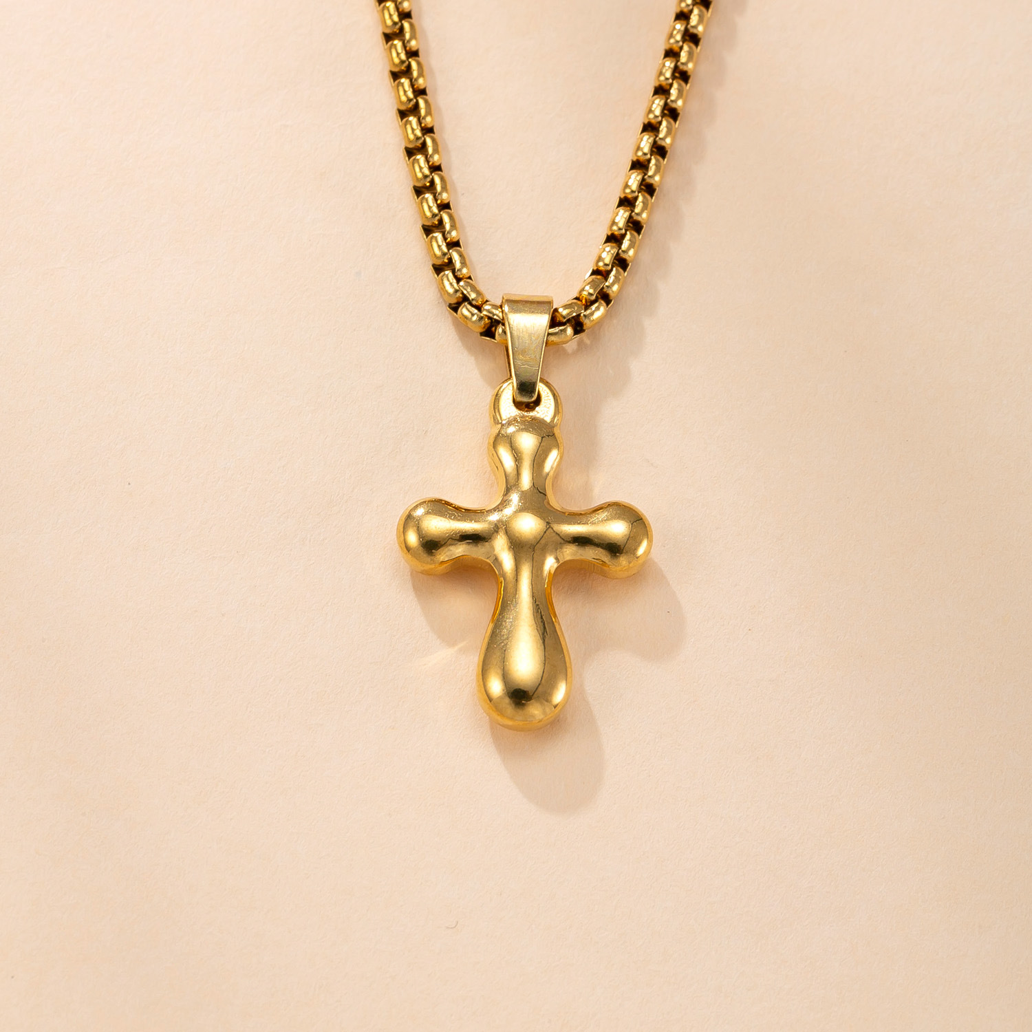 Colgante único estilo explosivo transfronterizo cruz de acero inoxidable accesorios de collar moda titanio acero no se desvanece accesorios de joyería de bricolaje