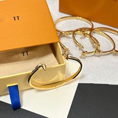 L Lujia 25 年新花粉ダイヤモンド四つ葉のクローバーブレスレット女性用セイコー高バージョンフラワーエレメントレターオープンブレスレット