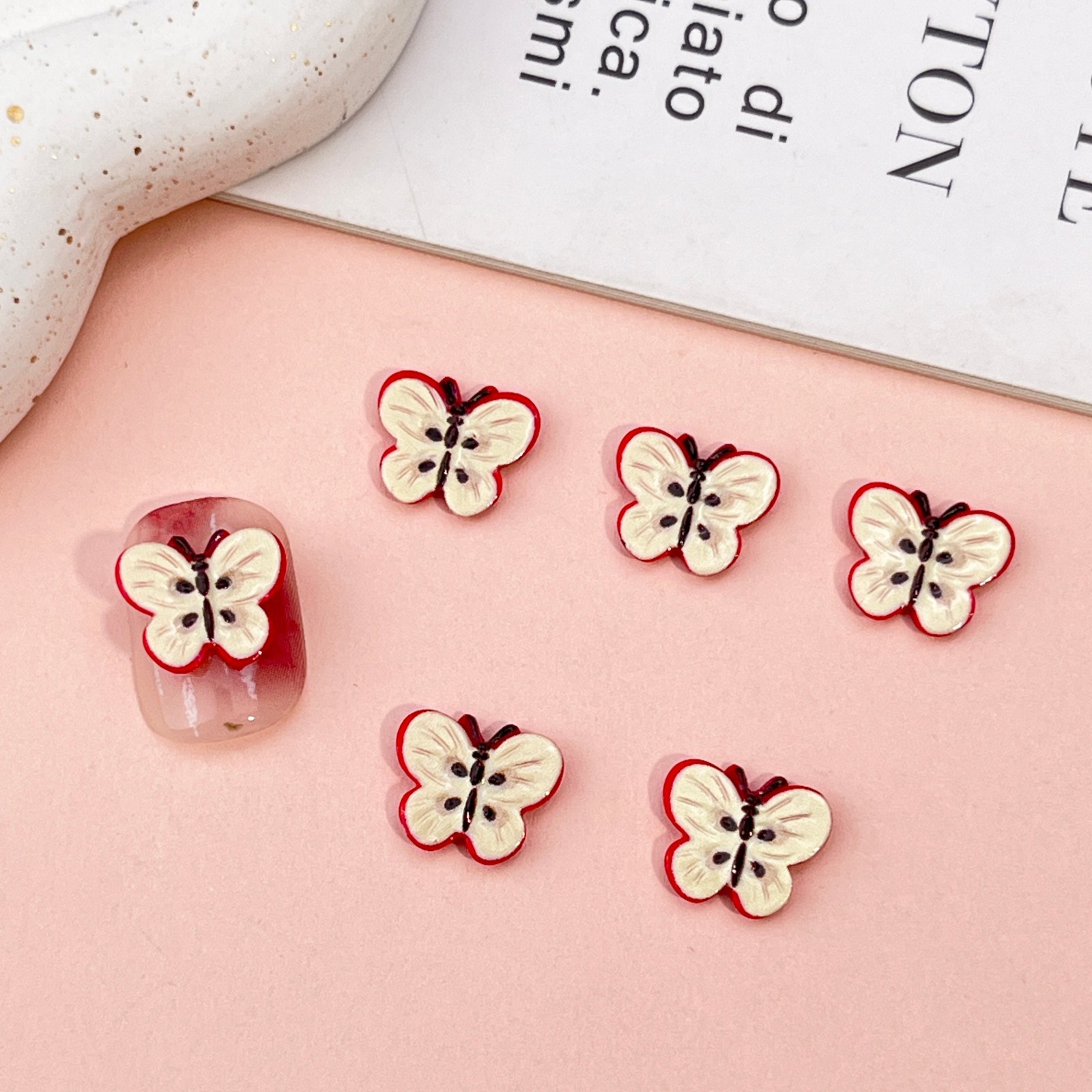 2025#06 나비 모양의 사과