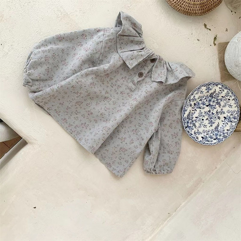 Versión coreana de primavera y otoño, bebé, bebé, camisa de fondo floral suave, cuello de muñeca de manga larga, camisa de niño linda suelta
