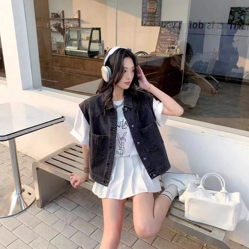 26 Spring and Autumn Vintage Washed Distressed Denim Double Pocket Vest for Women, American Style Turn-Down Collar Casual Sleeveless Jacket