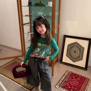 2026秋季新款韩版女童卡通印花吊带两件套T恤打底衫+工装八分裤潮