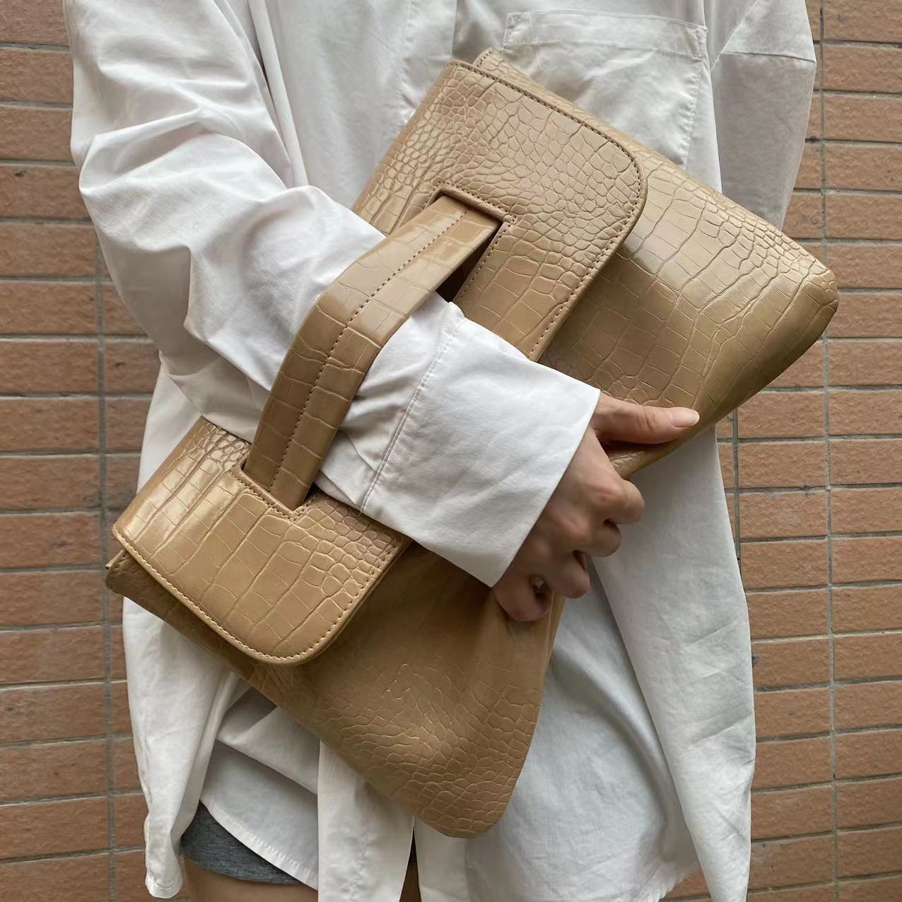 337g Weight Polyester Lining Material Flip Cover Closure Type Single Shoulder Strap Strap Type Envelope Bag Bags Type Casual, Daily, Shopping Occasion Pu Leather Material Solid Color Pattern All Seasons Season Women's Gender Elegant, Streetwear Style Square Shape Large Size Women's Large Pu Leather Solid Color Elegant Streetwear Square Flip Cover Envelope Bag 10