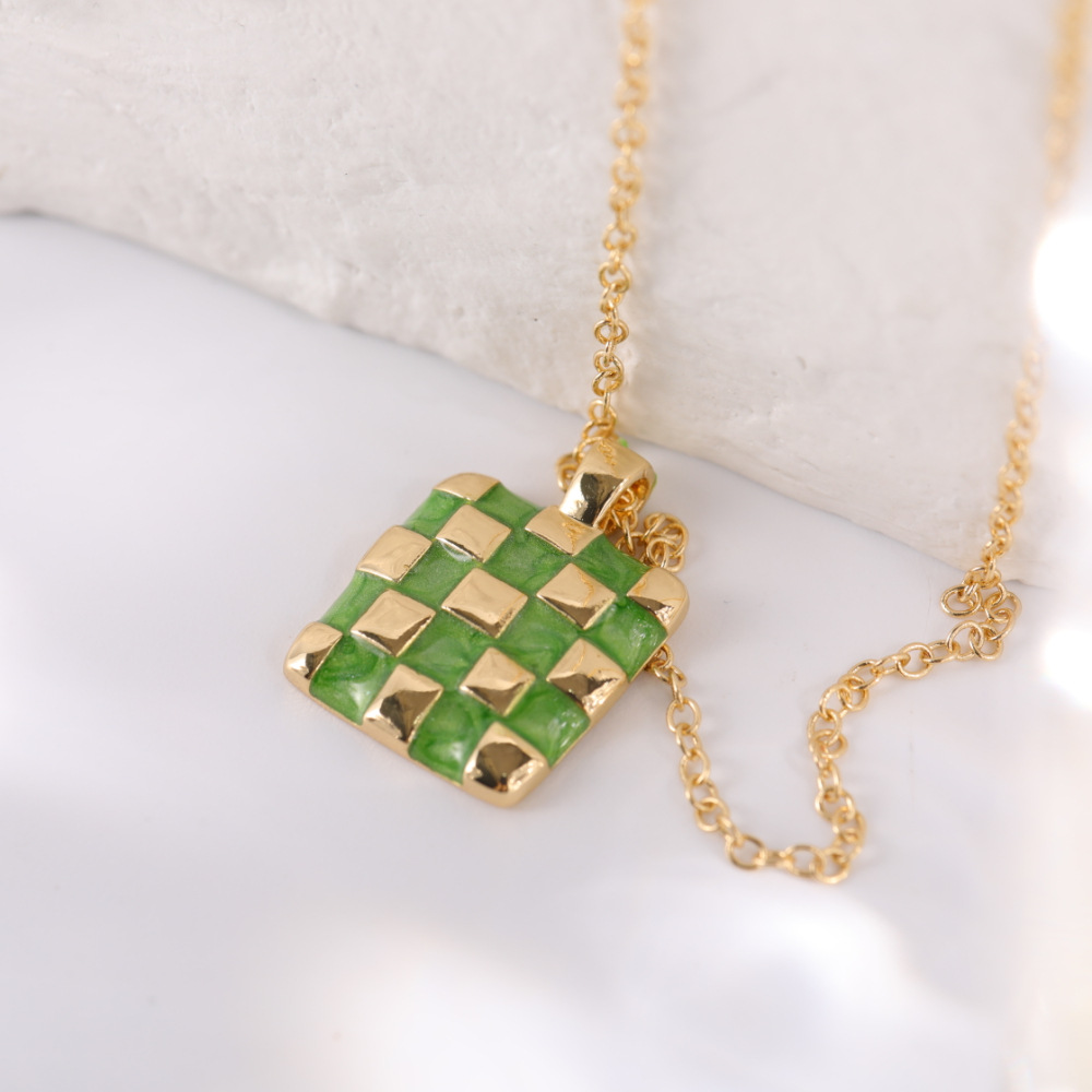 Fashion Simple Dripping Oil Chessboard Plaid Emerald Square Pendant Copper Necklace display picture 1
