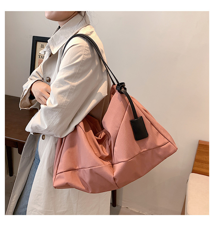 حقائب كبيرة الحجم للنساء خريف 2021 حقيبة يد عصرية جديدة حقيبة يد تحت الإبط حقيبة قطرية حقيبة نسائية display picture 2