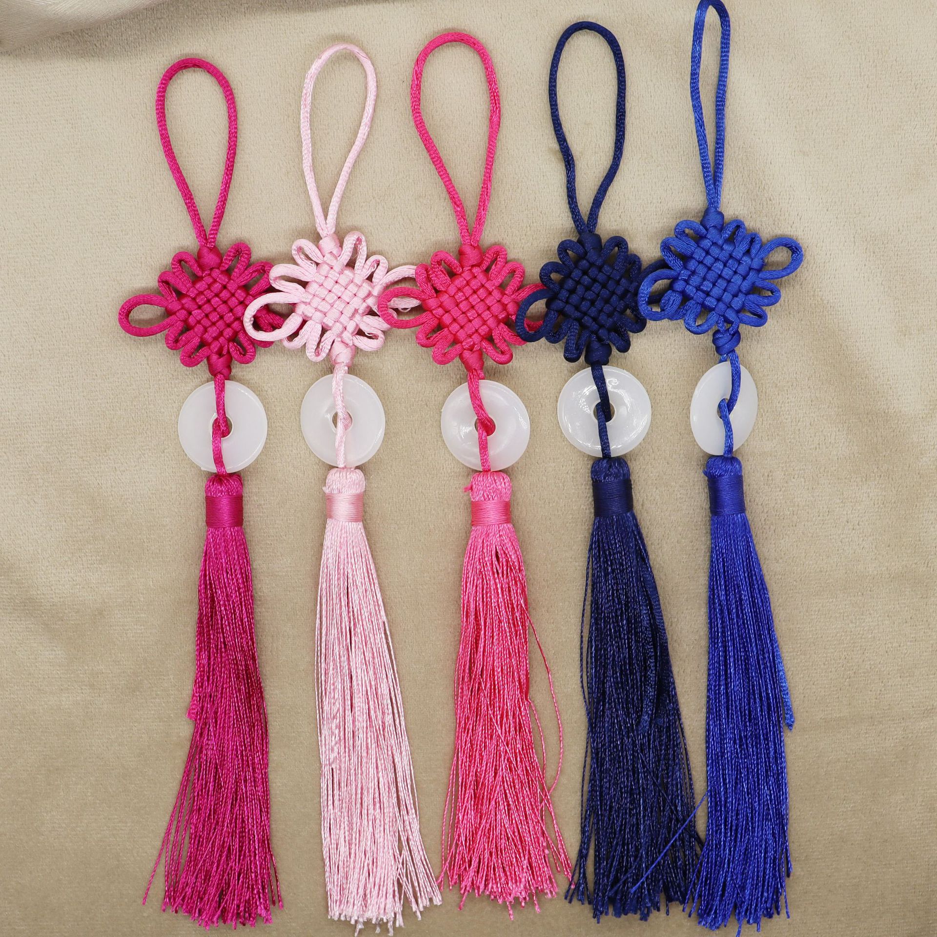 Six plates of Chinese knot plastic 3.0 pure white Yu Pei Chinese knot tassel finished lantern fan clothing pendant wholesale