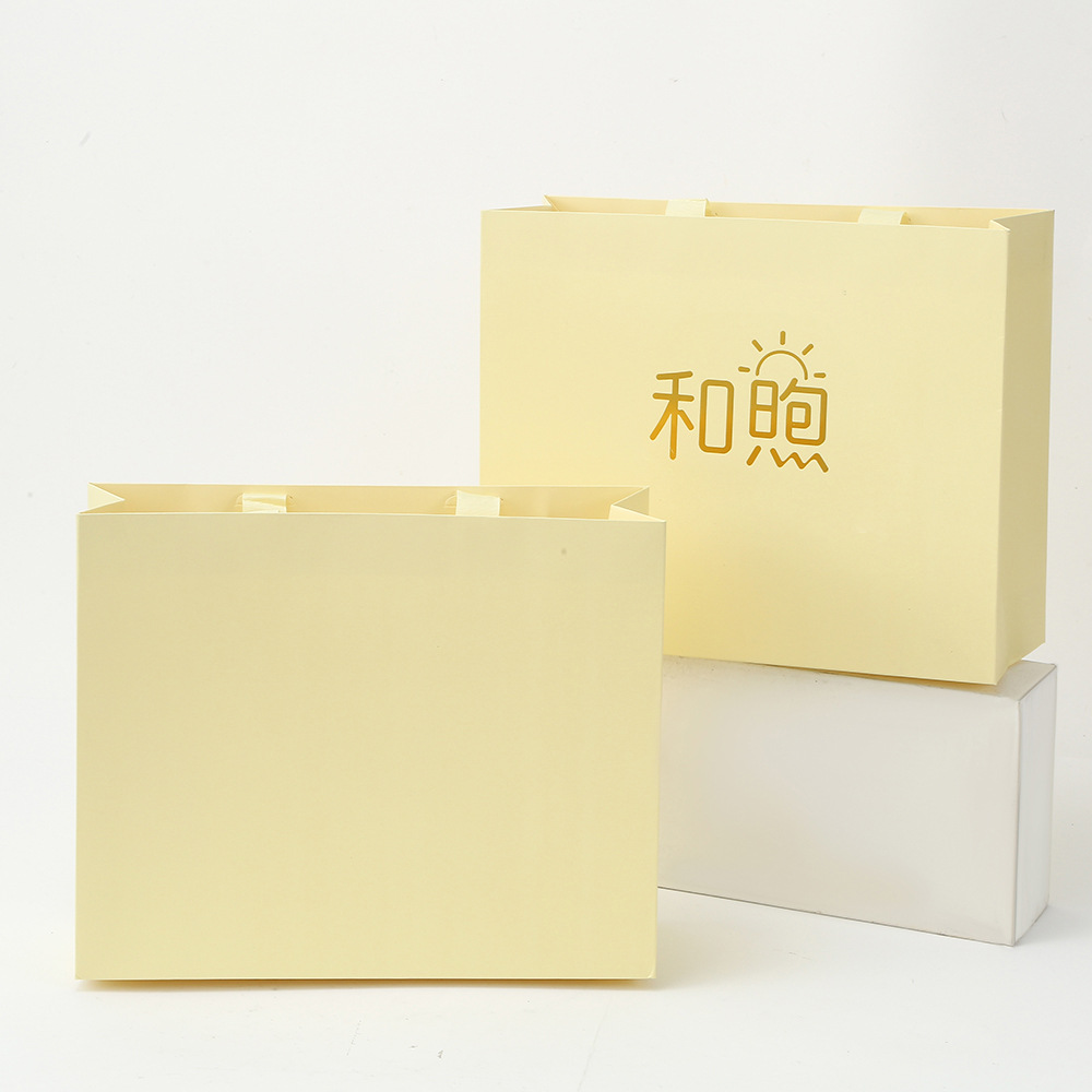 Bolsas de papel de mano de stock joyería ropa bolsa de papel de cartón blanco logotipo impresa bolsa de embalaje vertical bolsa sin cintura