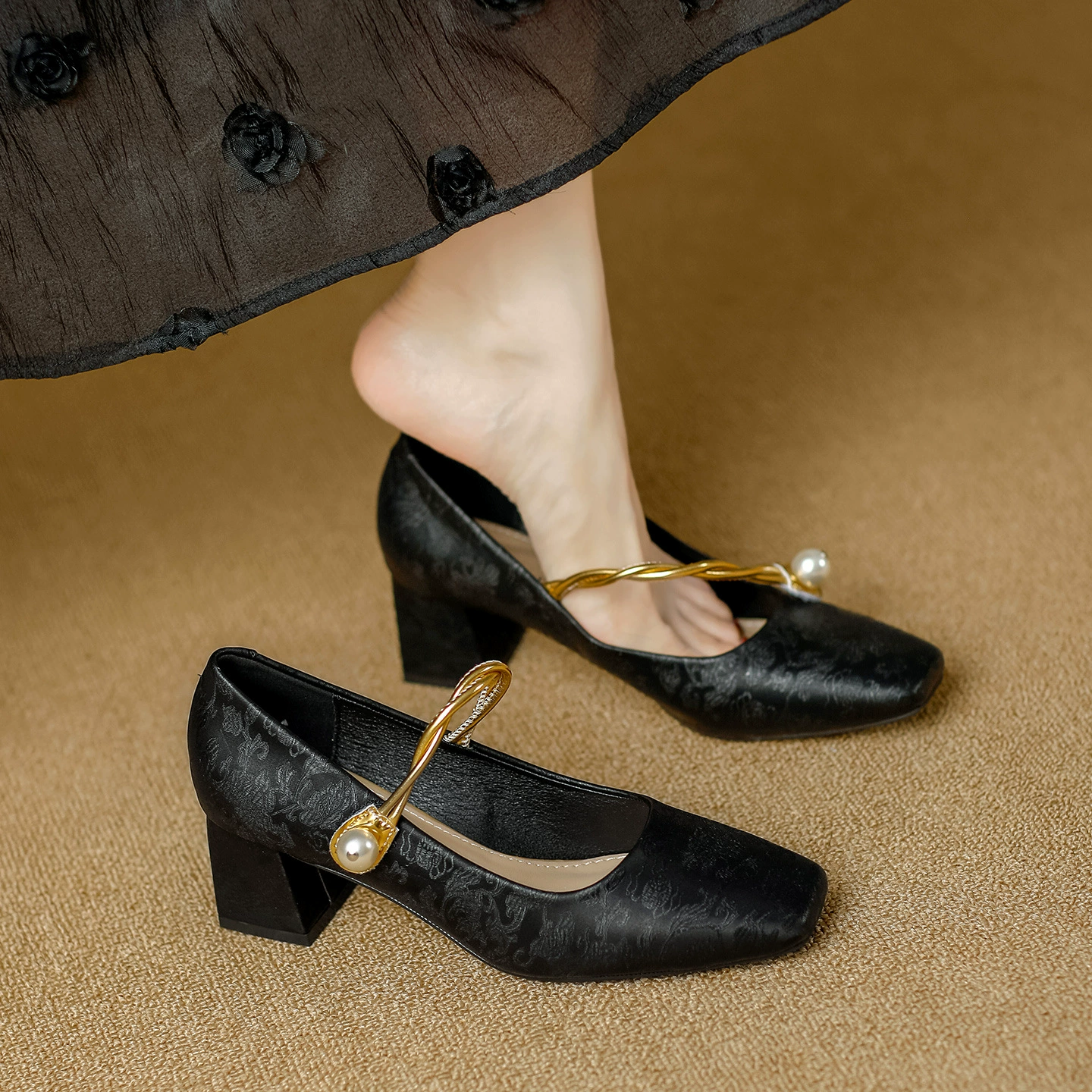 福星女 Spring white cheongsam, wedding shoes for bride