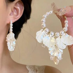 S925銀針網紅風真珠花びら流蘇イヤリング女性の贅沢な高級感の長い誇張イヤリング耳飾り