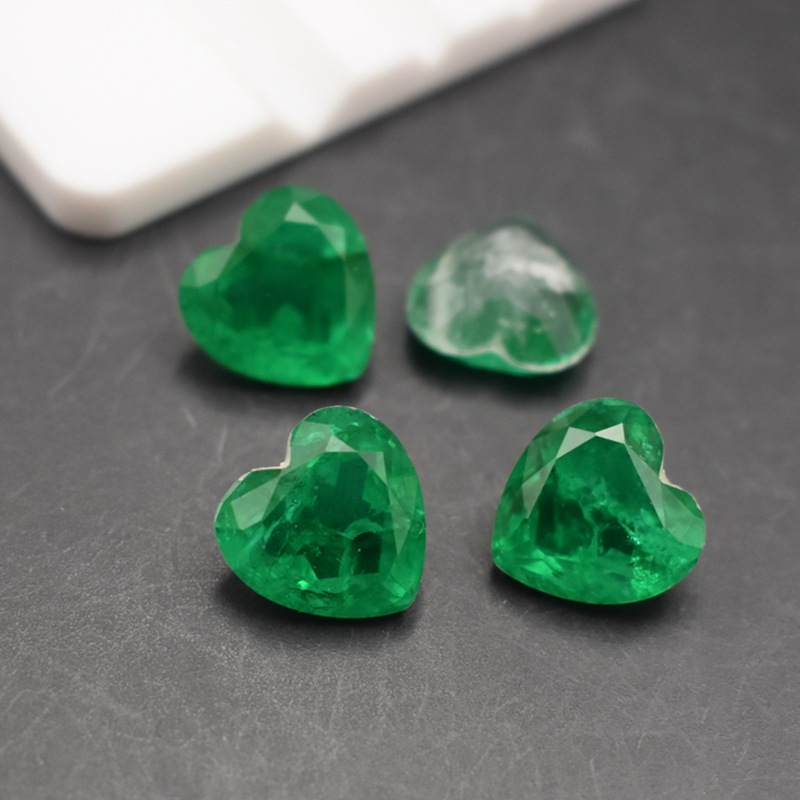 心形拼合祖母绿宝石
