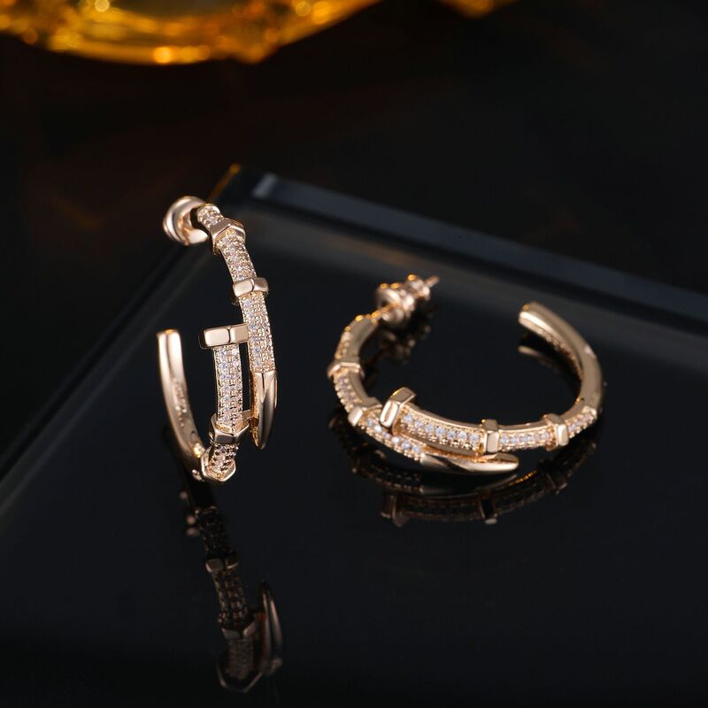 New Luxury High-End Rose Gold Nail Hoop Earrings Fully Encrusted with Zircon, Fashionable and Versatile, Niche Ins Style Earrings