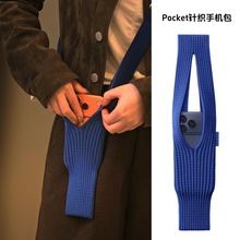 2025冬季小众设计款适用苹果手机包针织袋手机包潮流单肩手机挂包