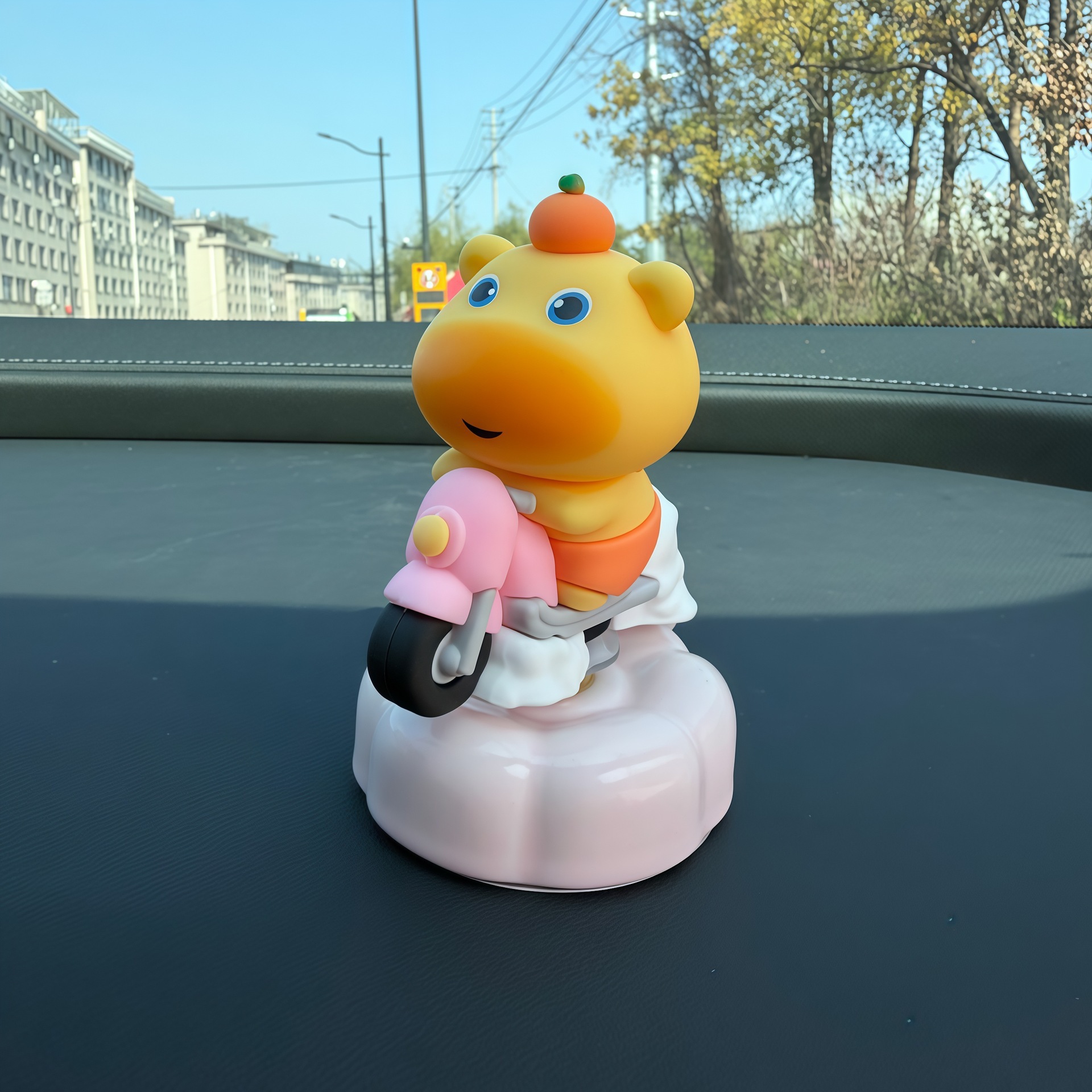 Trendy Capybara Lulu Spinning Car Dashboard Ornament Decoration Small Gift
