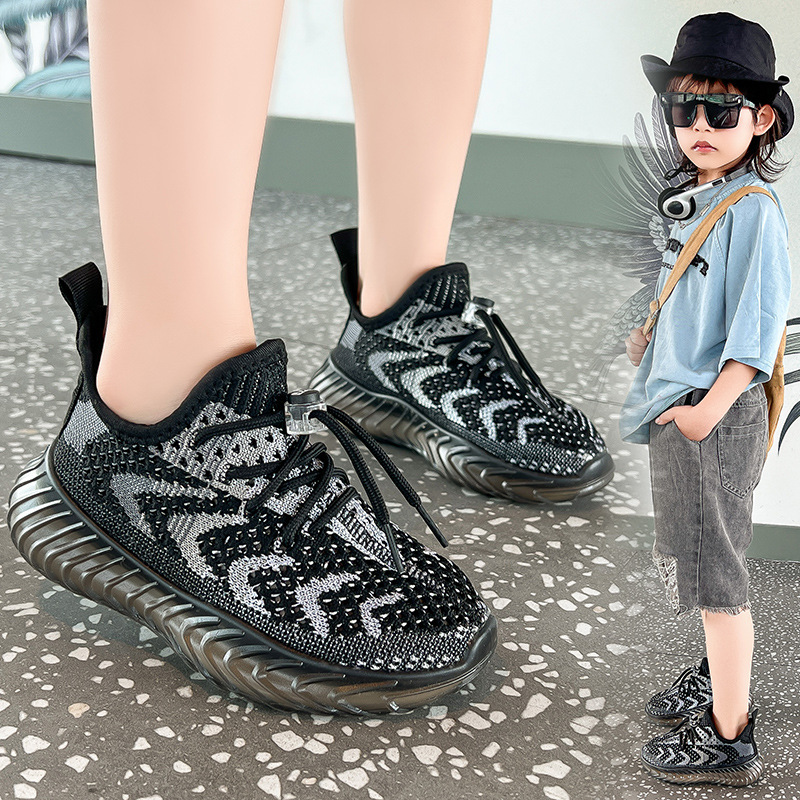 Zapatillas para niños 2025 nuevos zapatos de coco transpirables de tejido volador de verano para niños de mediana edad