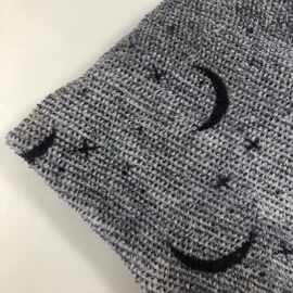 2021新款双面法兰绒星星月亮剪花图案绒布沙发靠垫毛毯面料供应