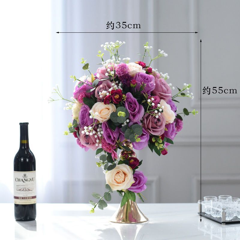 보라색 트럼펫 황금 꽃 그릇