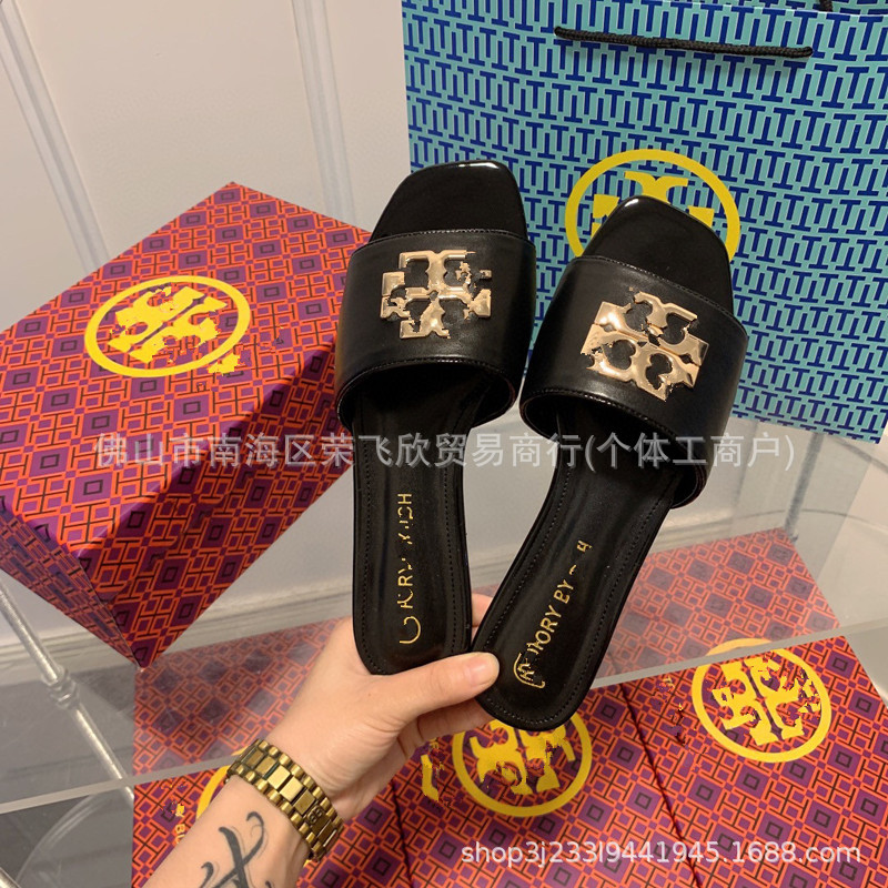 Comercio exterior TB hogar 2024 zapatillas planas huecas desgaste exterior de las mujeres Sandalias de tacón alto de moda Zapatos de una sola capa de piel de oveja alta de una línea