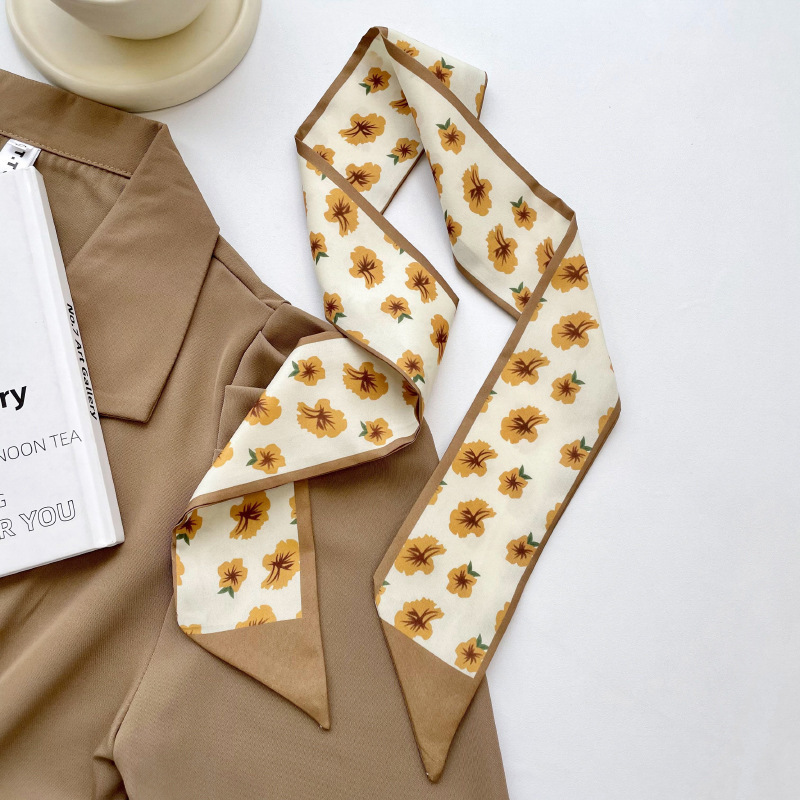 Flor amarilla de color caqui