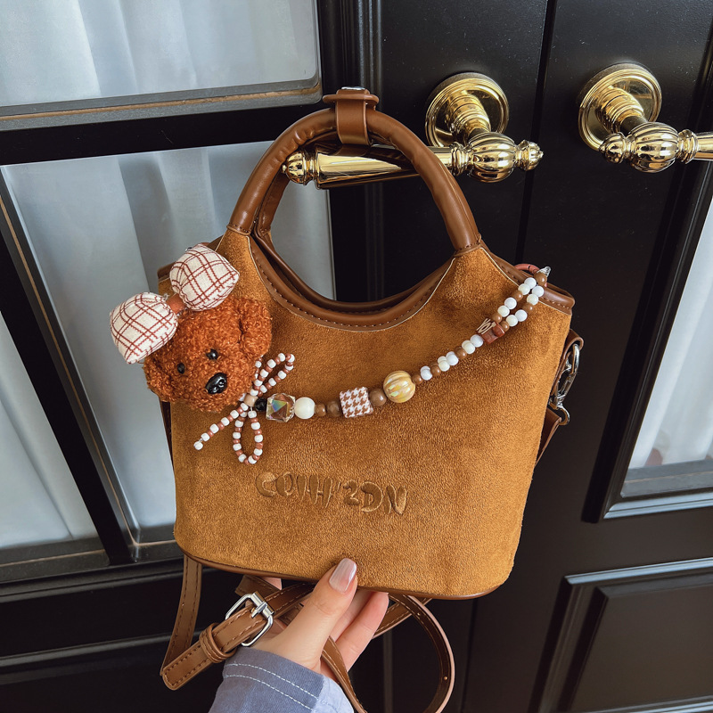 Otoño 2025 nuevo perro cuentas bolso de cubo bolso de viaje femenino estilo coreano retro mochila de hombro esmerilado