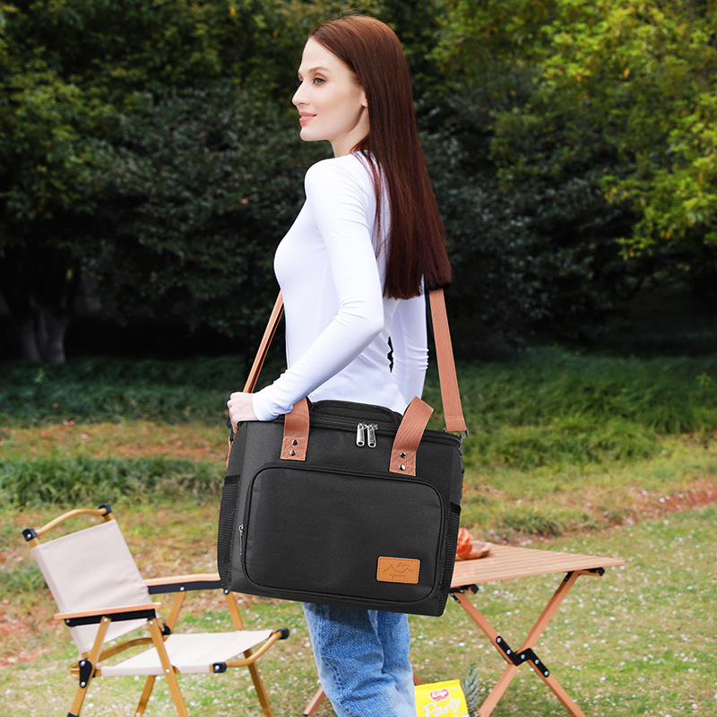 Nuevo bolso de bento catiónico bolso de almuerzo remachado de moda bolso de hielo bolso de picnic al aire libre bolso de comercio exterior transfronterizo explosión