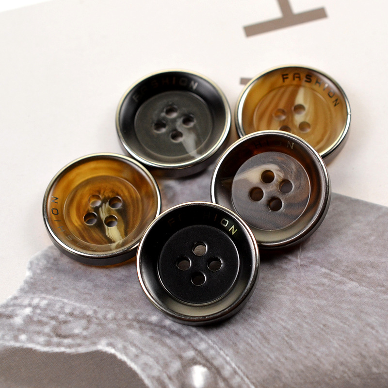 纽扣树脂银边字母四眼哑光百搭西服呢子大衣风衣外套扣子服装辅料