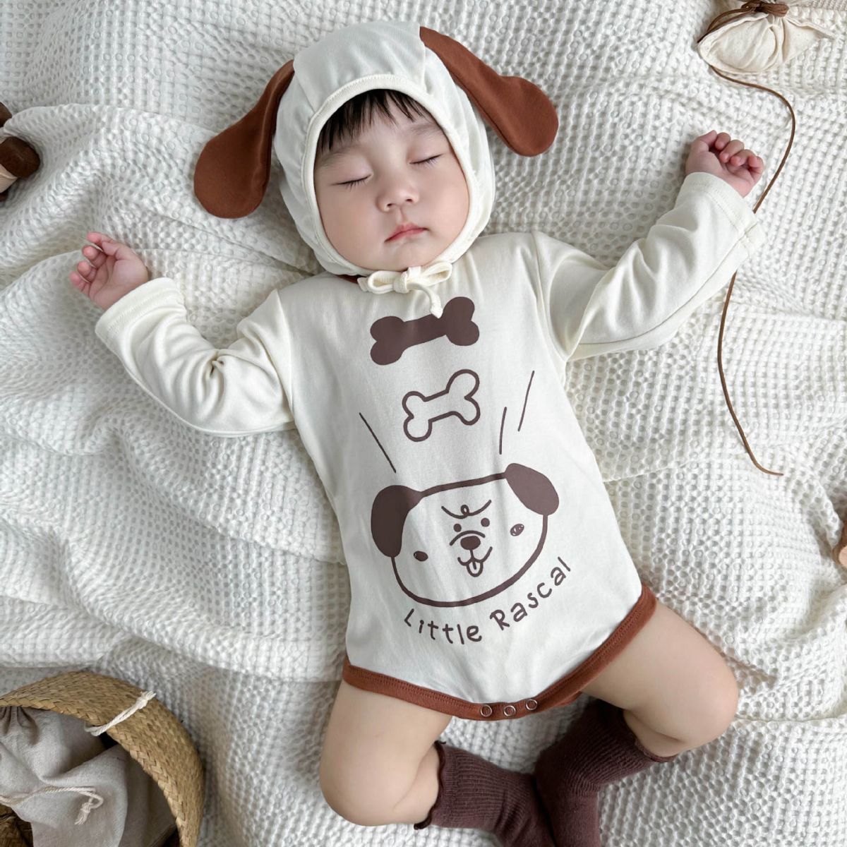 24 primavera estilo coreano bebé mono traje ins estilo cachorro impresión modelado mameluco bebé vaina con sombrero