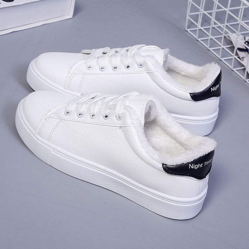 Zapatos de algodón de terciopelo para mujeres zapatos blancos 2025 nuevos estudiantes de cuatro estaciones coreanos zapatos casuales con suela plana caliente zapatos de skate para mujeres