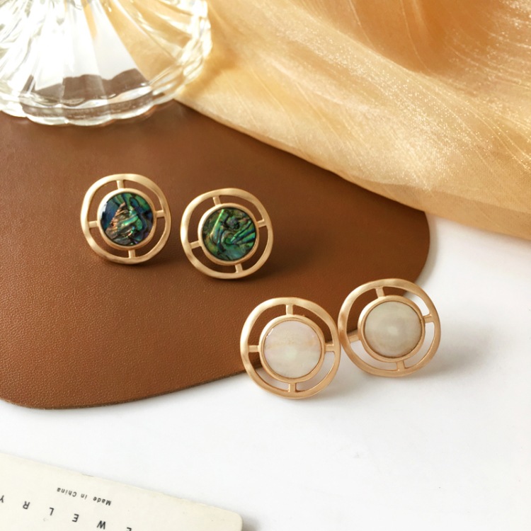 Retro Style Circle Matte Metal Earrings display picture 12