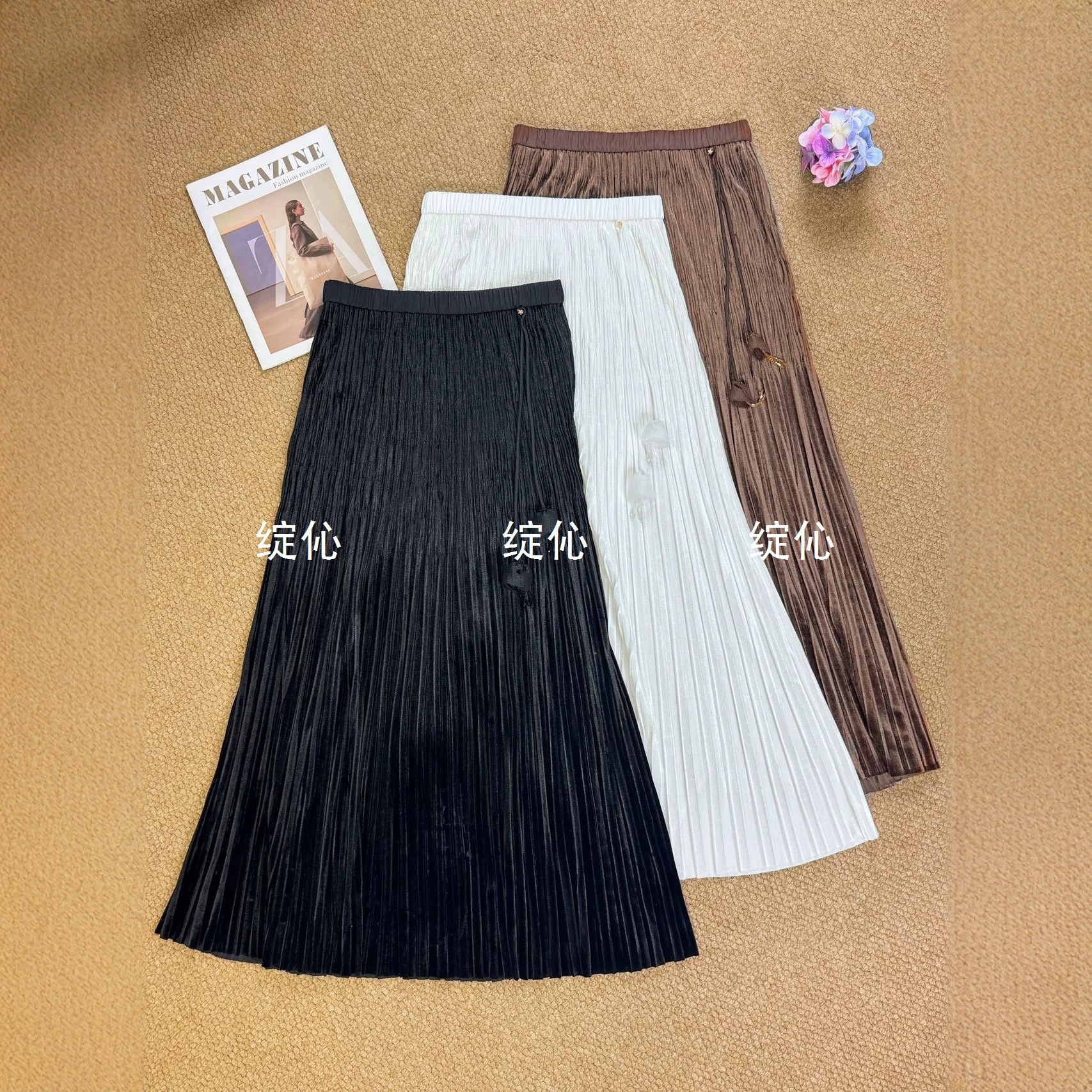 Soft and silky velvet matte pleated midi skirt with elastic high waist, slimming and versatile