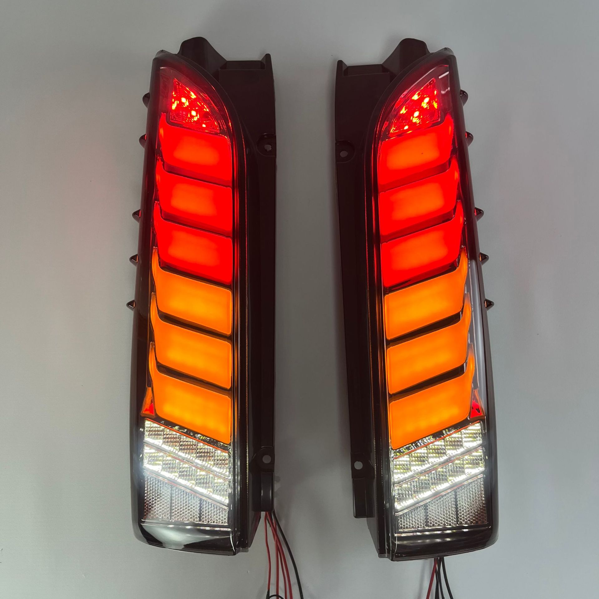 Suitable for Toyota Hiace 200 series (2005-2018) car tail light modification to LED tail lights with sequential brake lights