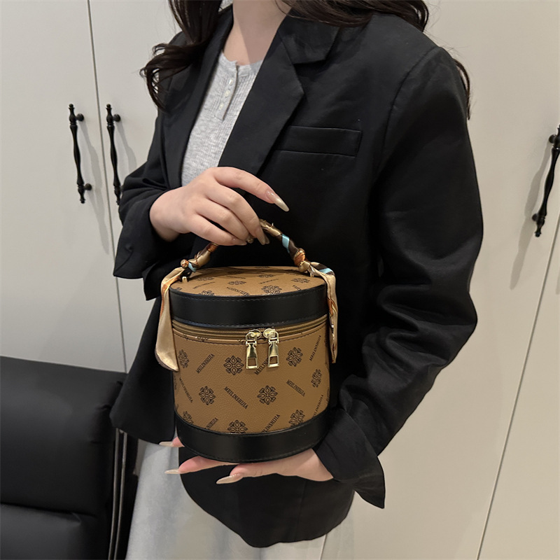 Diseño de nicho de estilo occidental tendencia de moda retro 2025 nuevo bolso de cubo hermoso bolso de mano de gran capacidad mujer