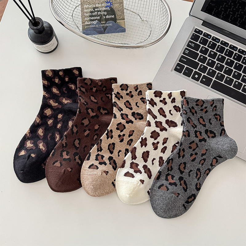 Leopard Print Socks for Women, Trendy and Fashionable Animal Print Short Socks, Combed Cotton, Sweat-Absorbent, Breathable, Retro Versatile Short Socks, Seamless Leopard Print Socks for Women, Trendy and Fashionable Animal Print Short Socks, Combed Cotton, Sweat-Absorbent, Breathable, Retro Versatile Short Socks, Seamless