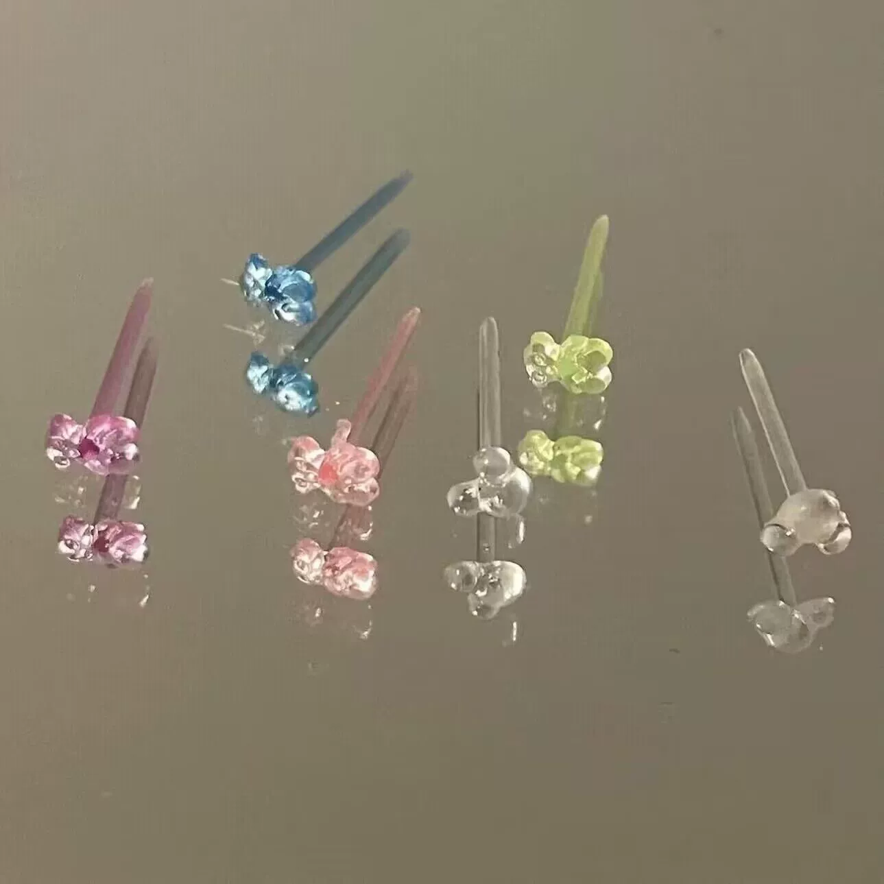  Resin transparent ear studs, hypoallergenic low‑irritation design, lightweight unisex