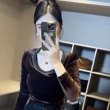 金丝绒烫钻打底衫女2025秋冬新款洋气V领拼接长袖T恤修身显瘦上衣