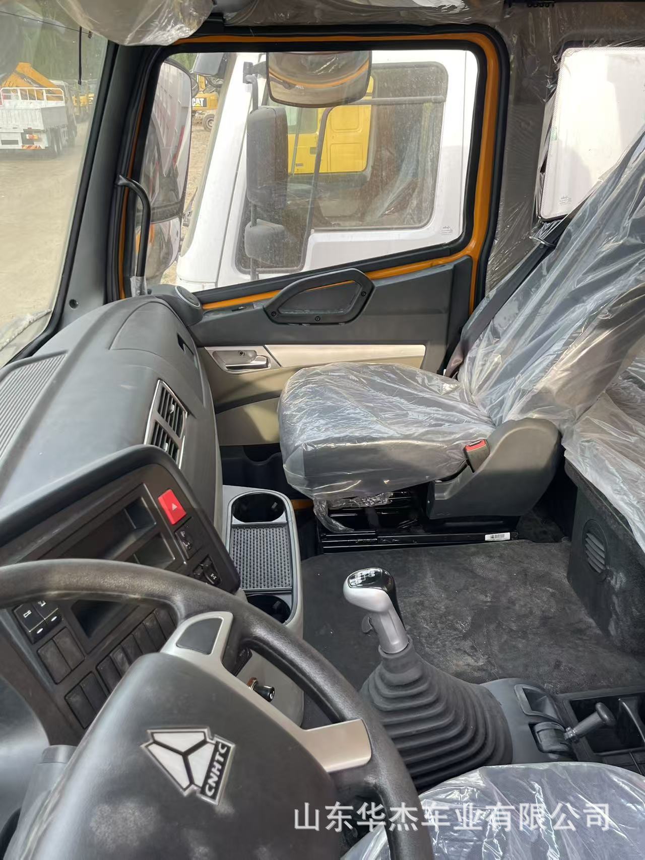 Cross-border African heavy-duty HOWO dump truck 6×4 for engineering and construction waste transportation, meeting national emission standards for mining operations