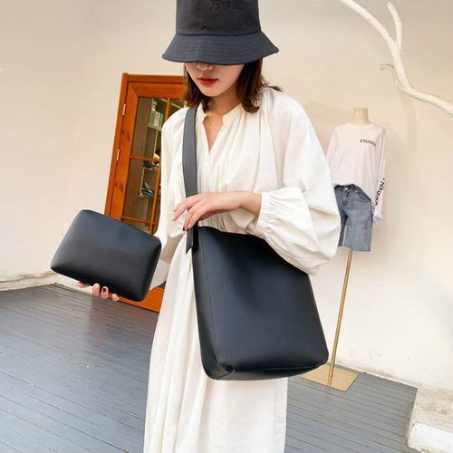 Bag for girls, trendy Korean style, versatile wide shoulder crossbody bag, large capacity, student fashion single shoulder bucket bag