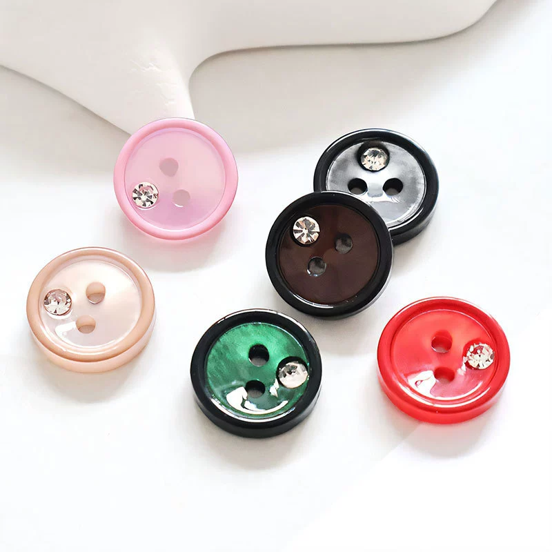 Рубашка с тонкими окантовками с бриллиантами Перламутровый бриллиант белая рубашка пряжка черная чашеобразная женская рубашка пуговица рубашка