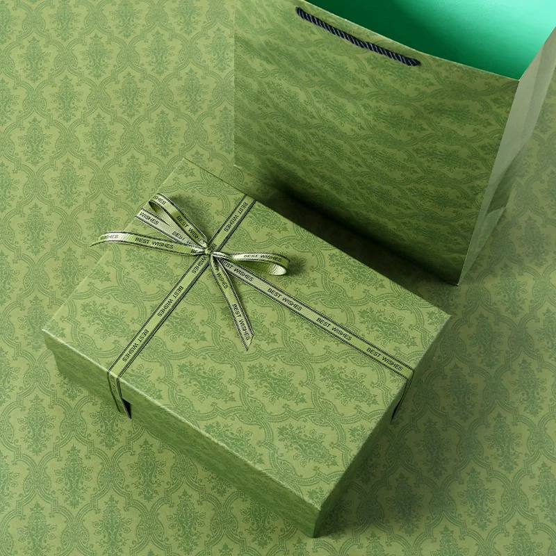 Подарочная коробка (big brand) — декоративная упаковка, размеры 15×11×7–32×24×11, аксессуары