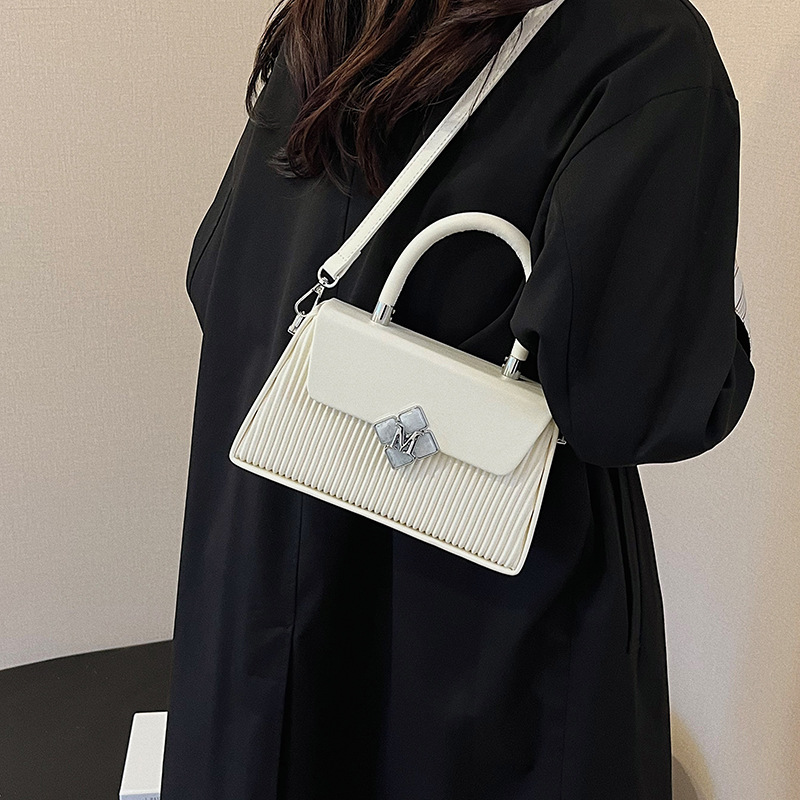 Bolso de textura transfronteriza 2025 verano nuevo bolso femenino moda bolso de hombro a rayas transmisión en vivo del mismo estilo bolso de mensajero marea