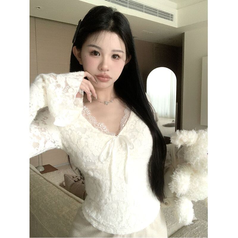 White V-Neck Lace Fur Inner Layering Shirt for Women in Autumn and Winter, High-End Long-Sleeved Top, Slim Short Style for Early Winter White V-Neck Lace Fur Inner Layering Shirt for Women in Autumn and Winter, High-End Long-Sleeved Top, Slim Short Style for Early Winter