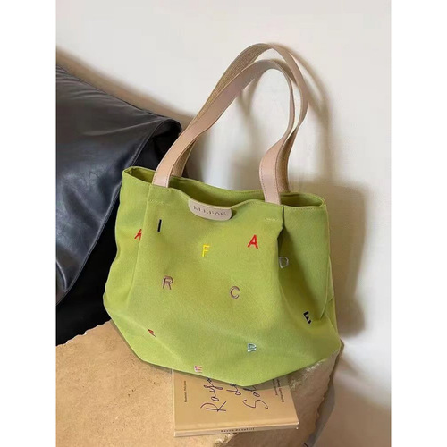 Large-capacity canvas bag for women, 2024 new fashion embroidered letter shoulder bag, fresh and clean student tote bag