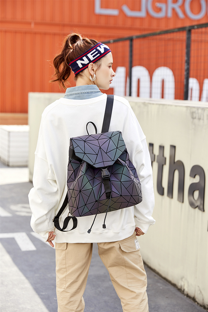 Dreiteiliger leuchtender, faltbarer, reflektierender geometrischer Rucksack mit Diamantgitter, bunt_voghion.com