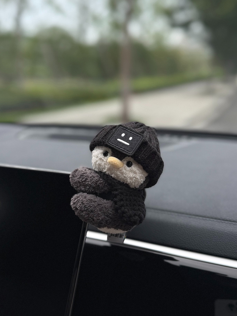 Cool penguin etc. stand doll, detachable, no-stick magic accessory, car dashboard decoration, cute center console ornament