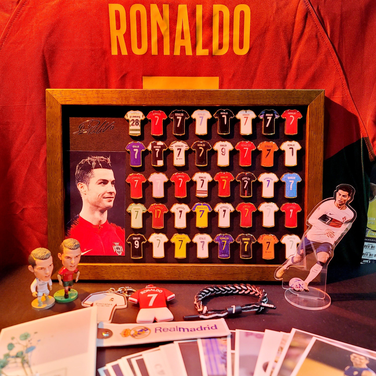 Messi Ronaldo camiseta insignia marco de madera sólida recuerdos de fútbol hechos a mano alrededor del cumpleaños del novio Regalo del festival de Qixi image 32